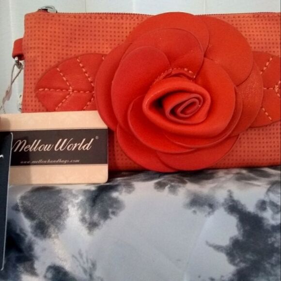 CLUTCH/CROSS-BODY MELLOW WORLD Bright ORANGE NEW With TAGS - Picture 3 of 3